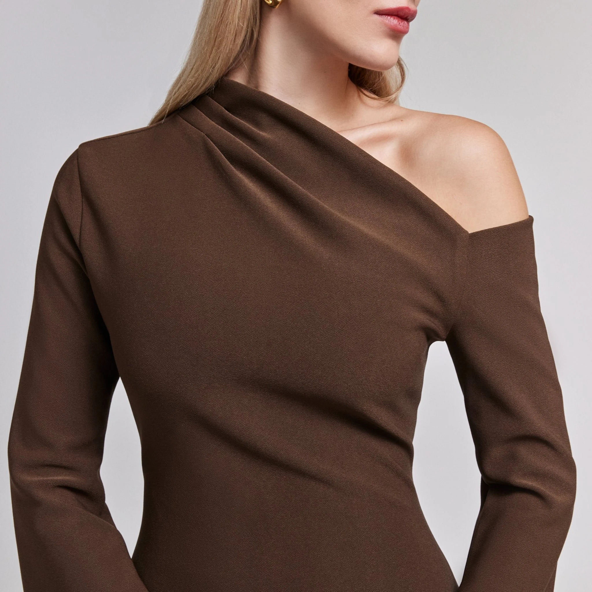 Bare shoulder Crepe Midi dress - Image 4