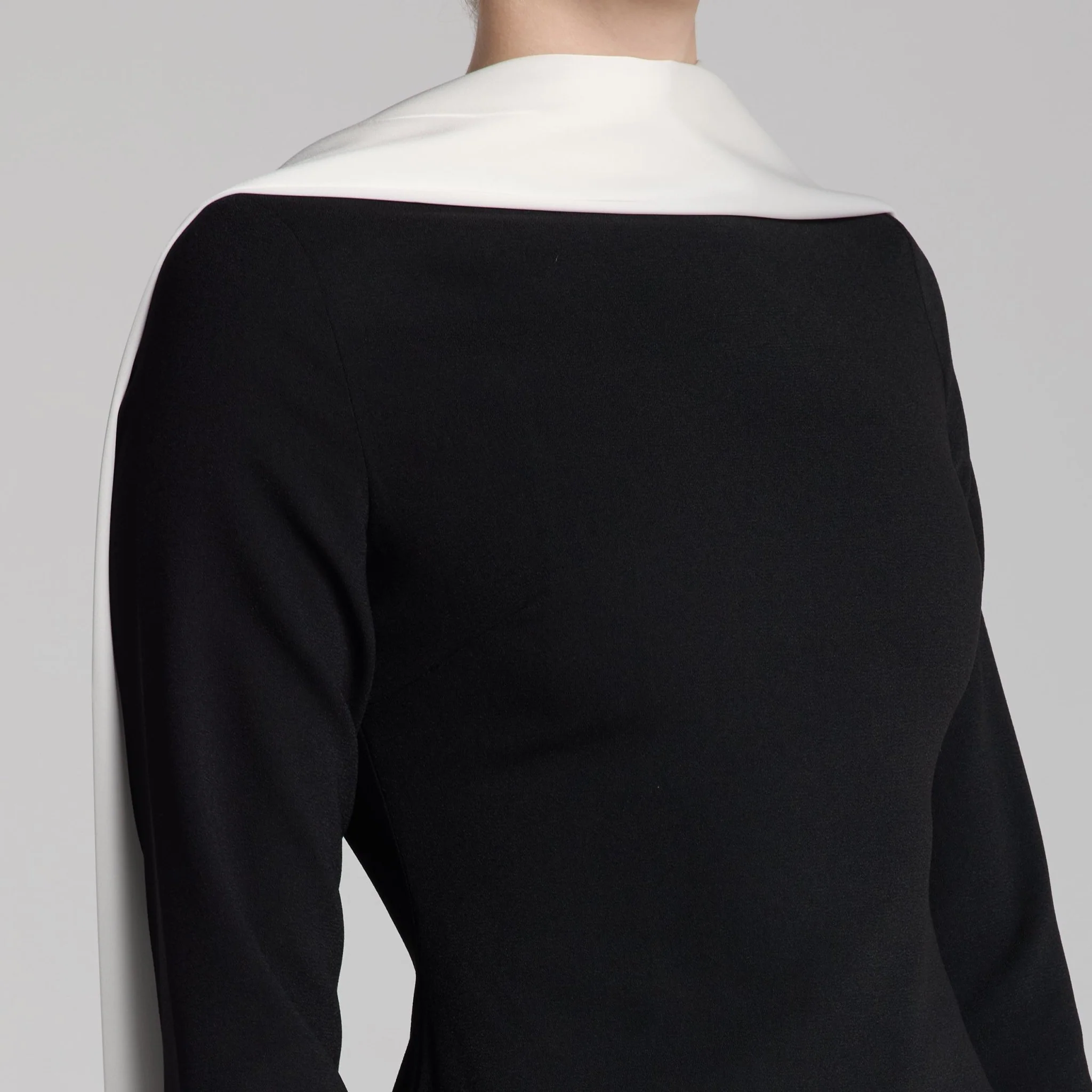 Black & White Draped Crepe Dress - Image 5
