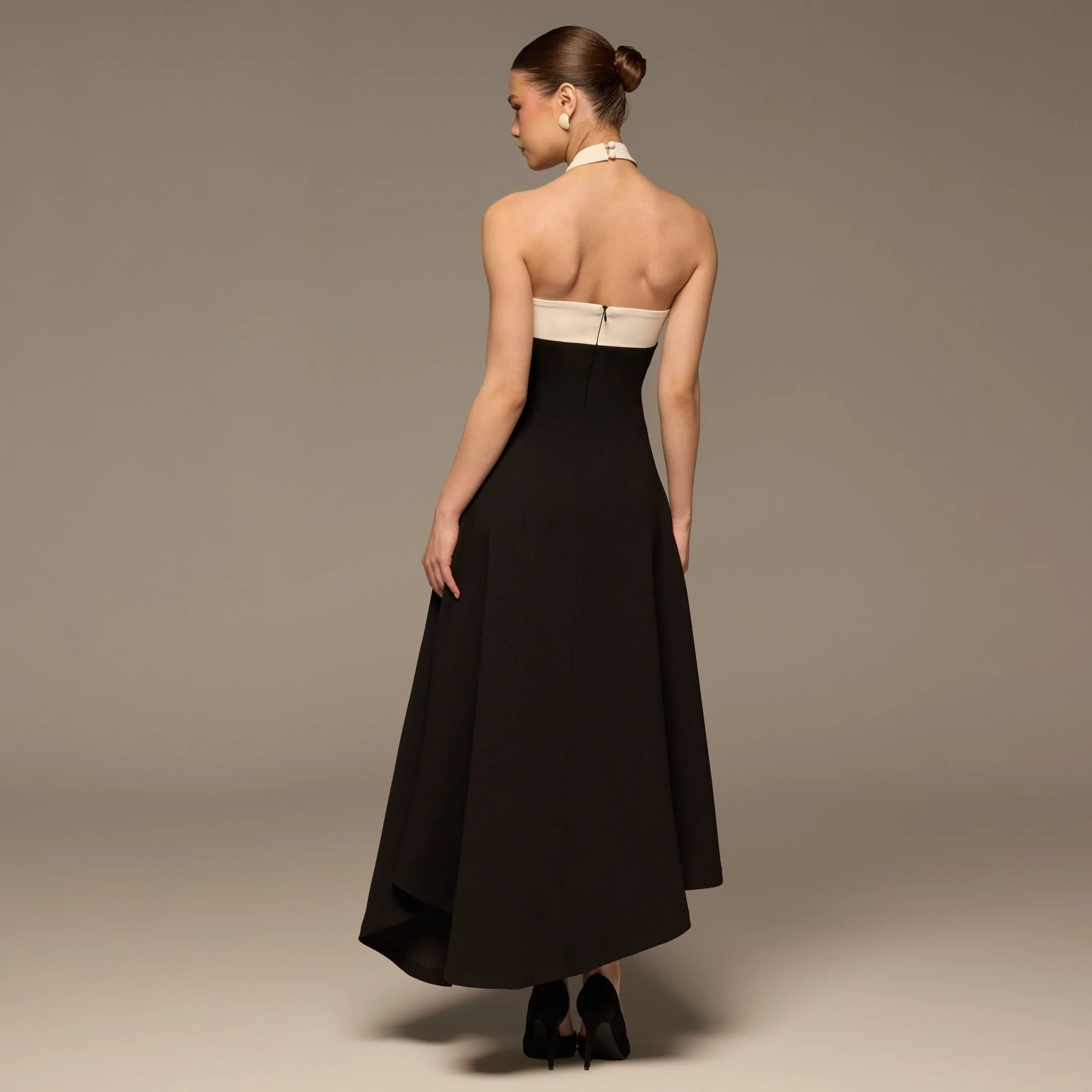 Black & White Halter Crepe Maxi Dress - Image 4