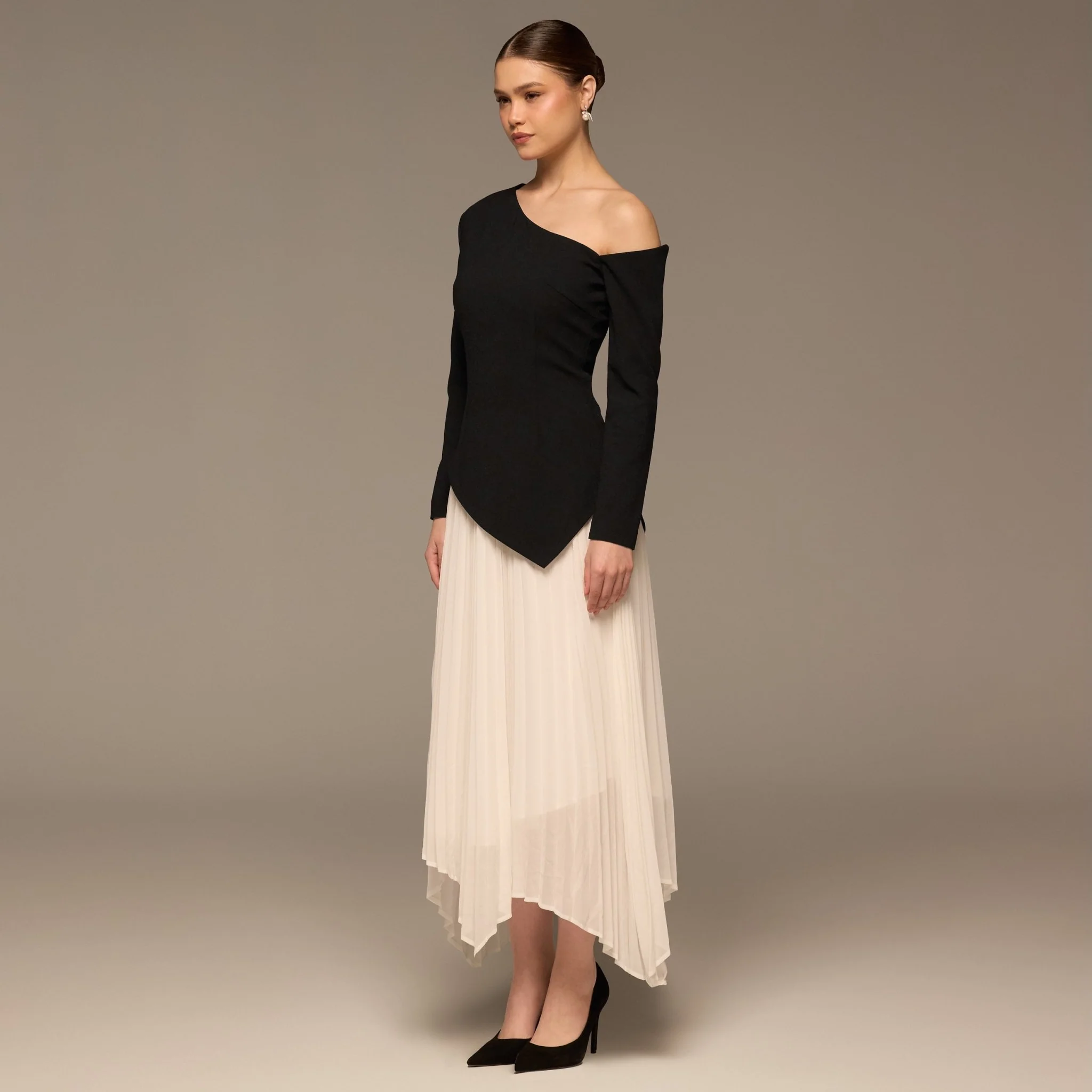 Black & White One-shoulder Crepe Dress With Pleated Skirt - Image 3