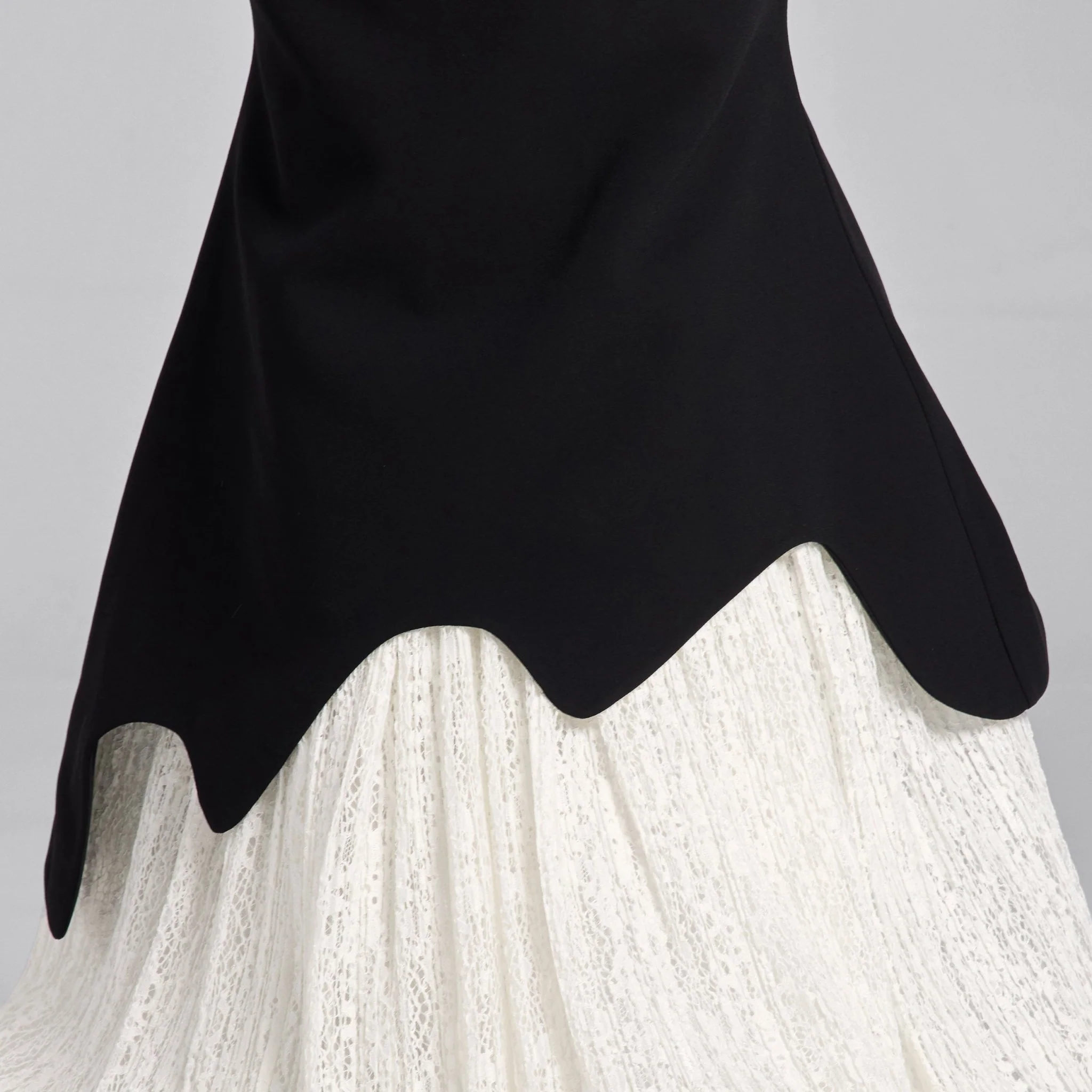 Black & White Crepe-Lace Mermaid Gown - Image 3