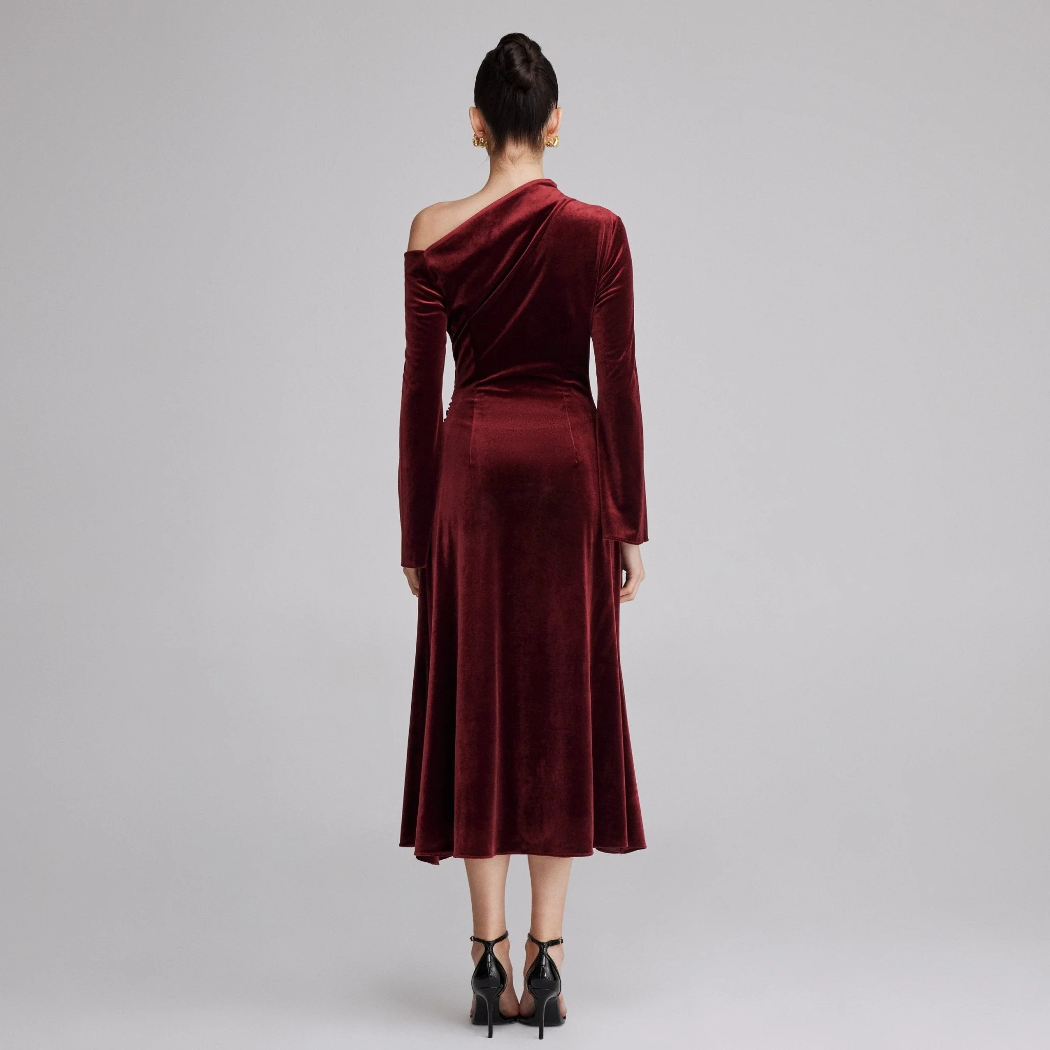 Burgundy Bare Shoulder Velvet Midi Dress - Image 3