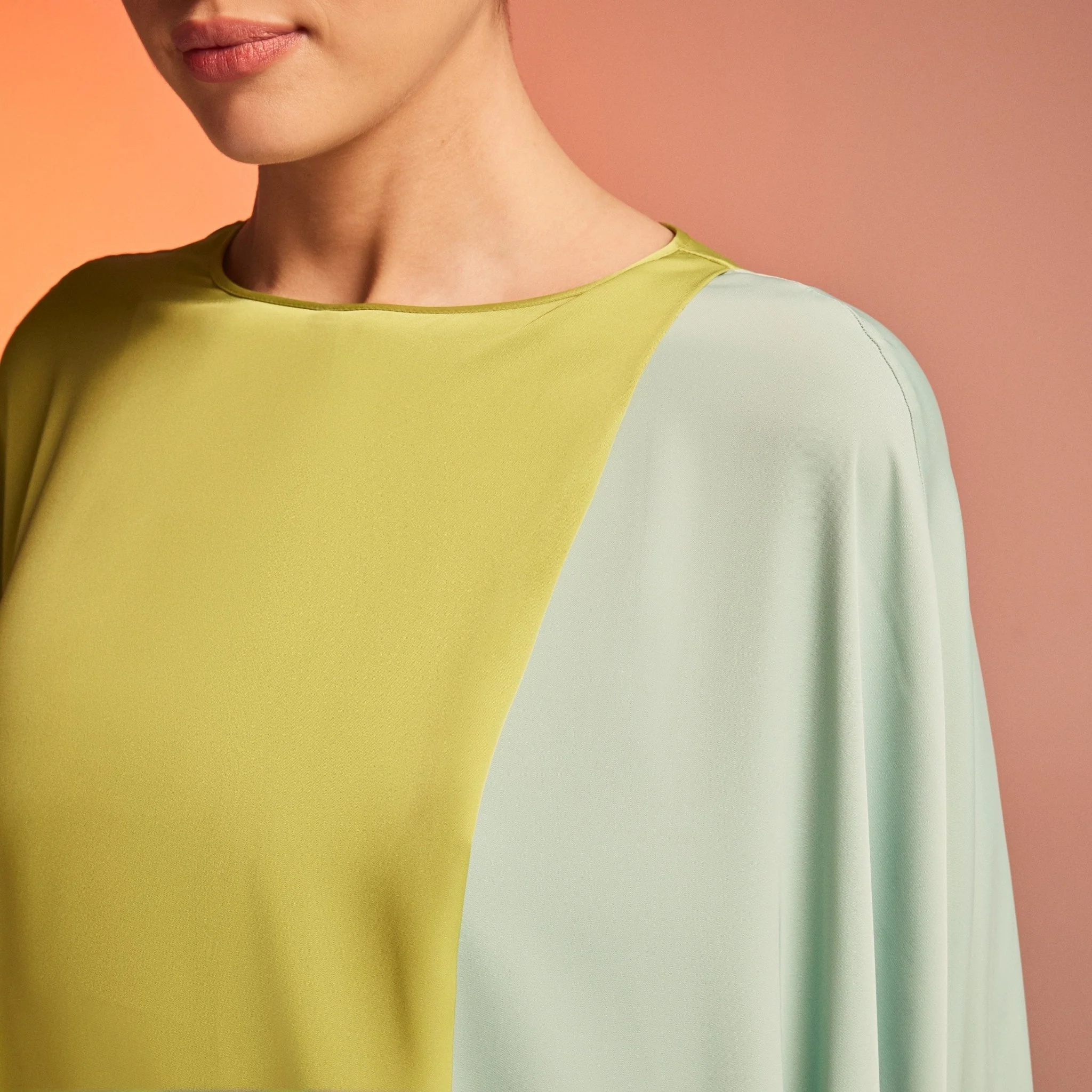 Cape-Effect Draped Satin Kaftan - Image 3