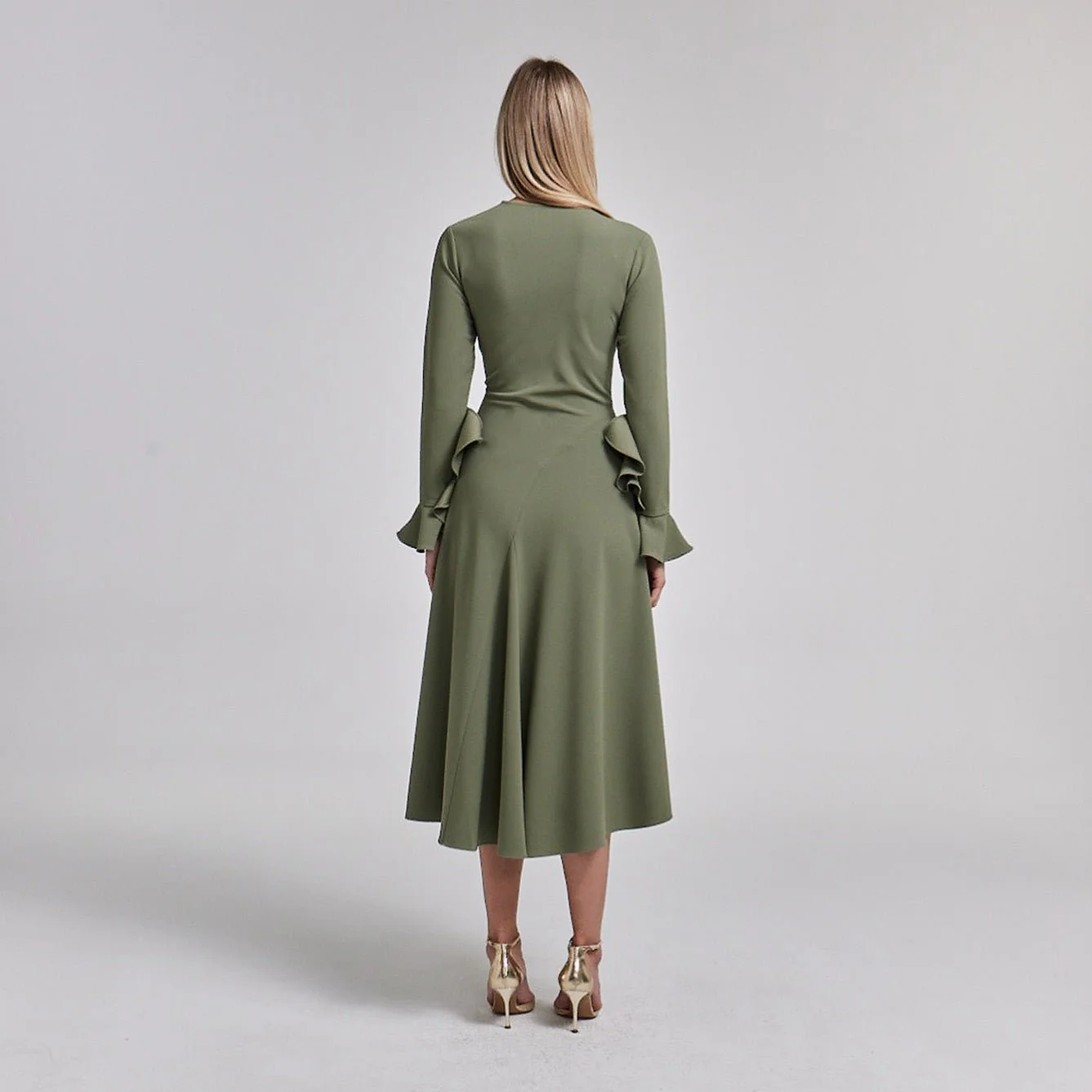 Green Gathered Chest Crepe Midi Dress - Image 3