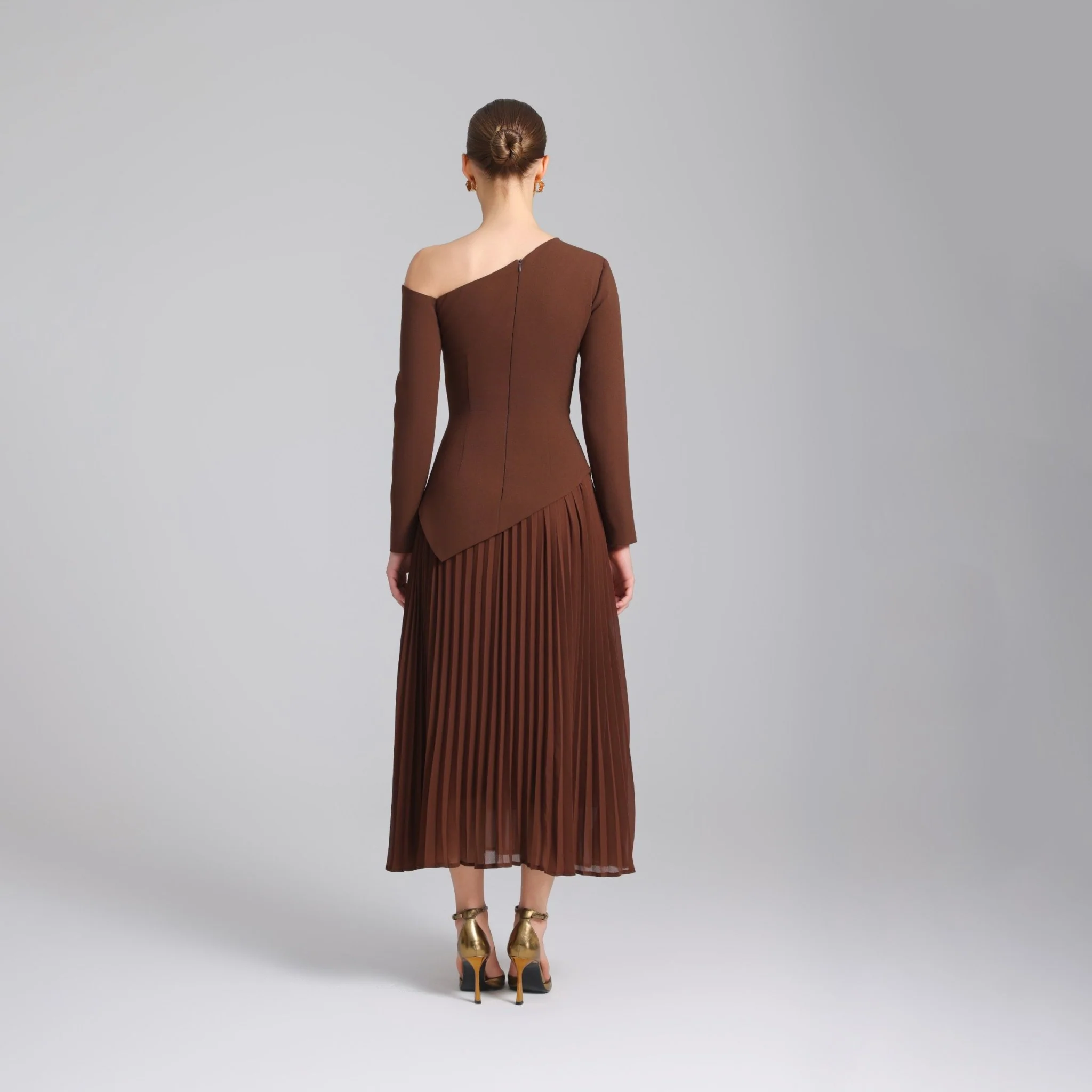 Brown One-shoulder Crepe Dress With Pleated Skirt - Image 4