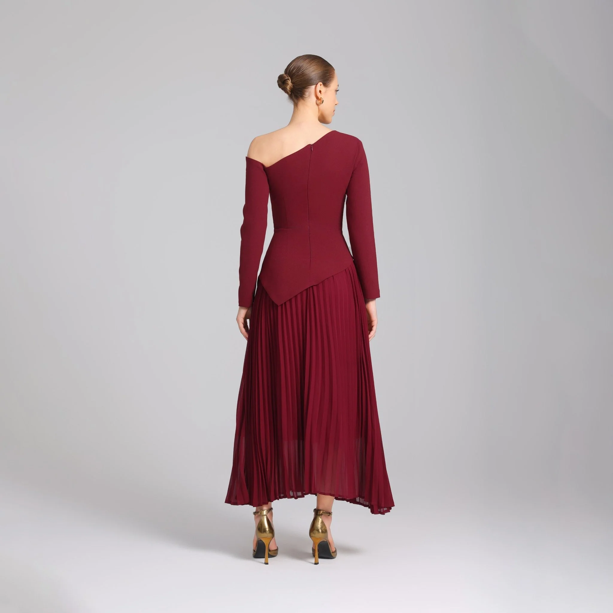 Burgundy One-shoulder Crepe Dress With Pleated Skirt - Image 4