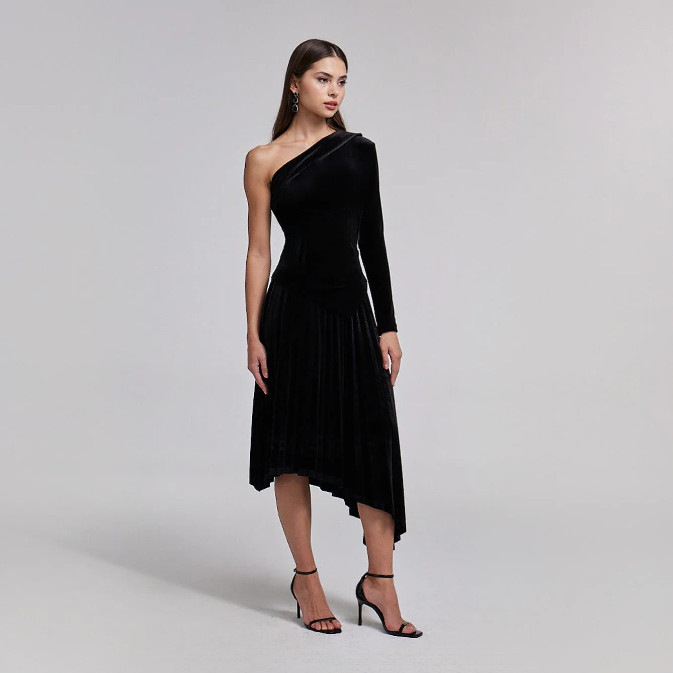 One-Shoulder Velvet Dress with Asymmetric Hemline - Image 4