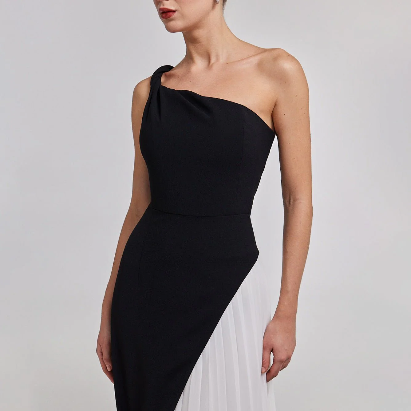 One-Sleeve Contrast Crepe Maxi Dress - Image 2