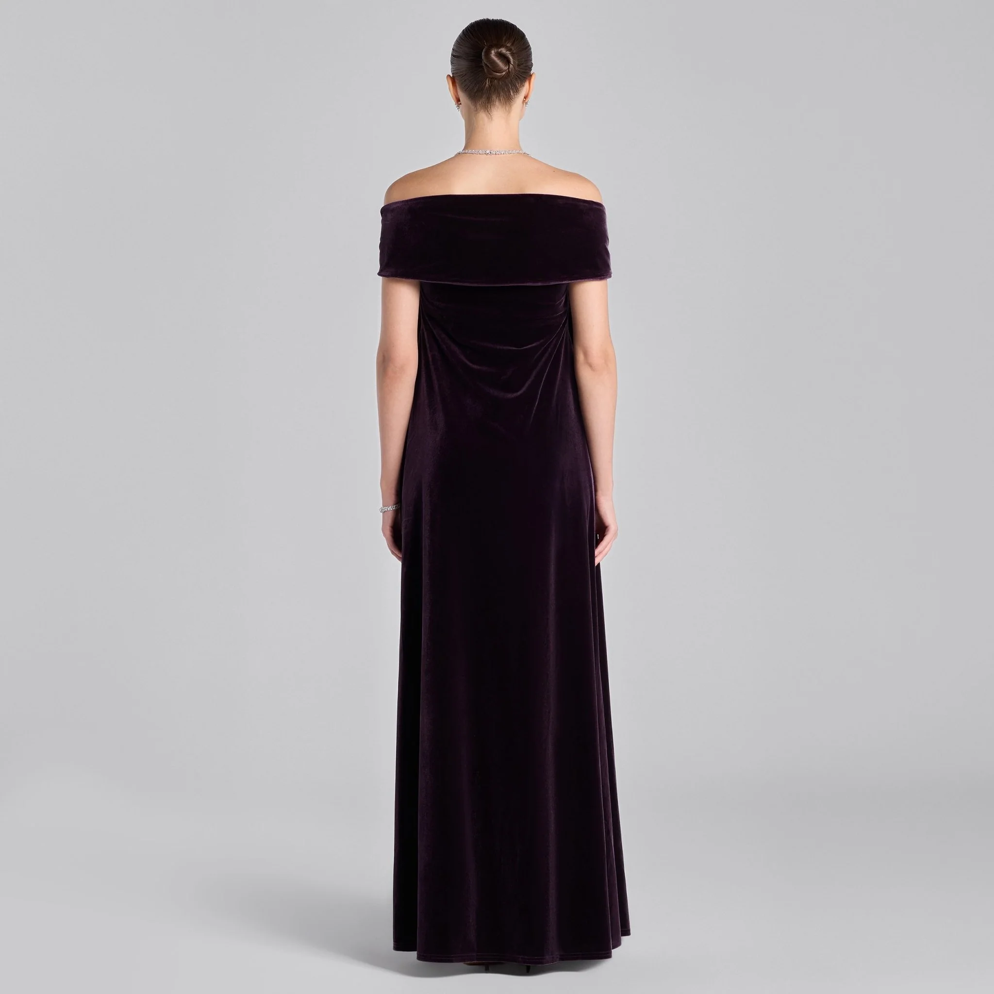 Purple Off Shoulder Sweetheart Neckline Velvet Gown - Image 4