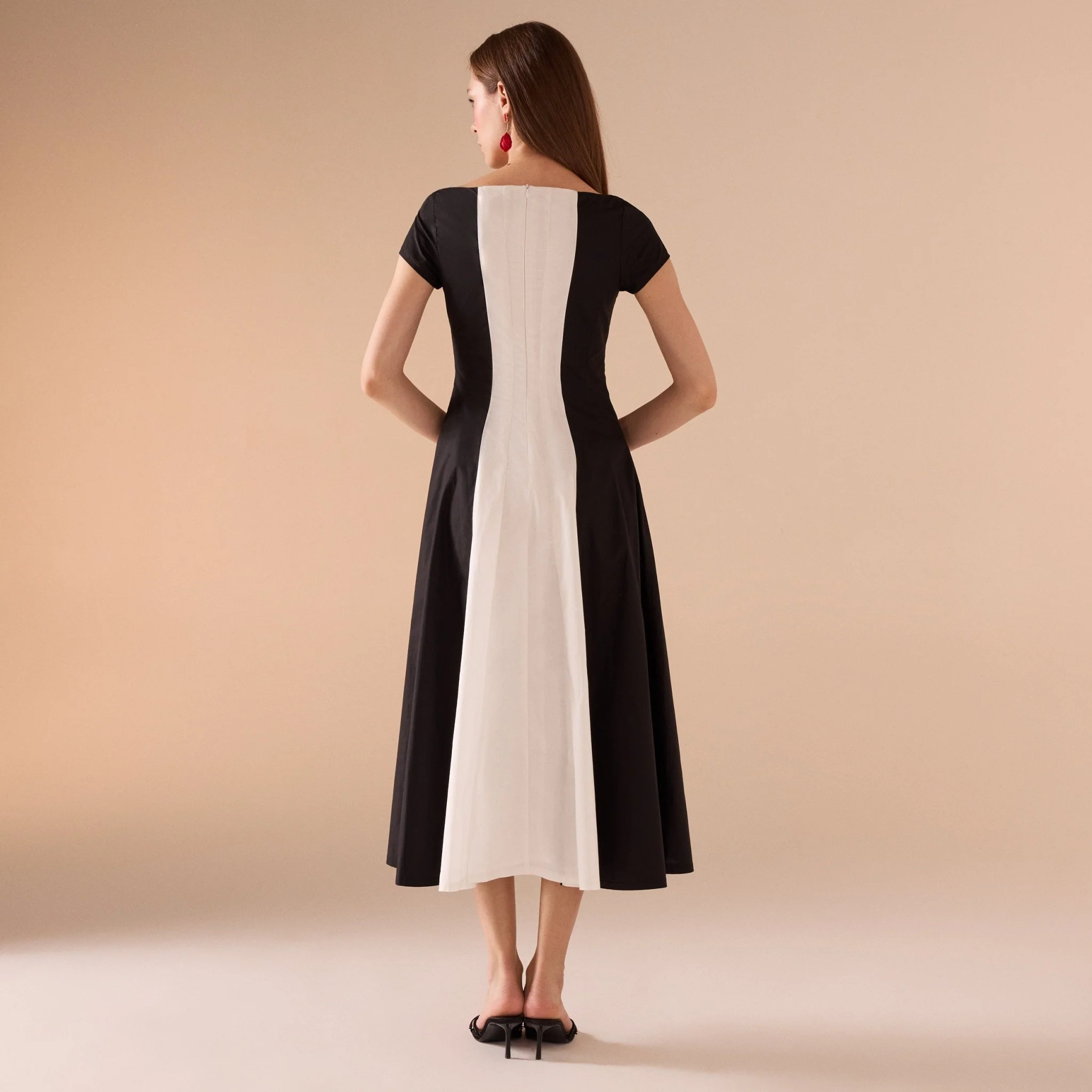 Short Sleeve Fitted Waist A-line Dress - Image 4