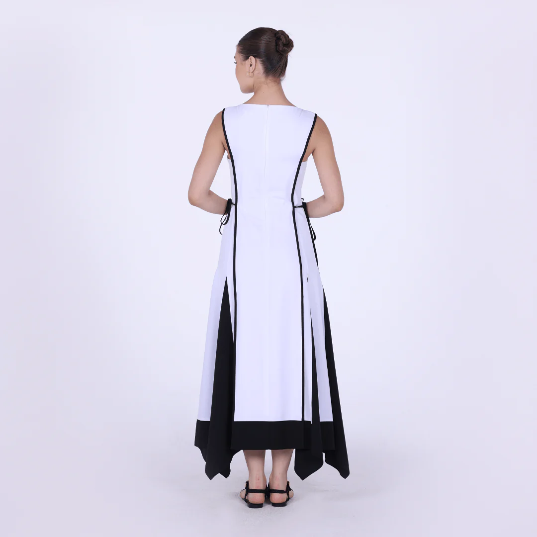 Cotton Black & White Sleeveless Contrast Panel Dress - Image 4