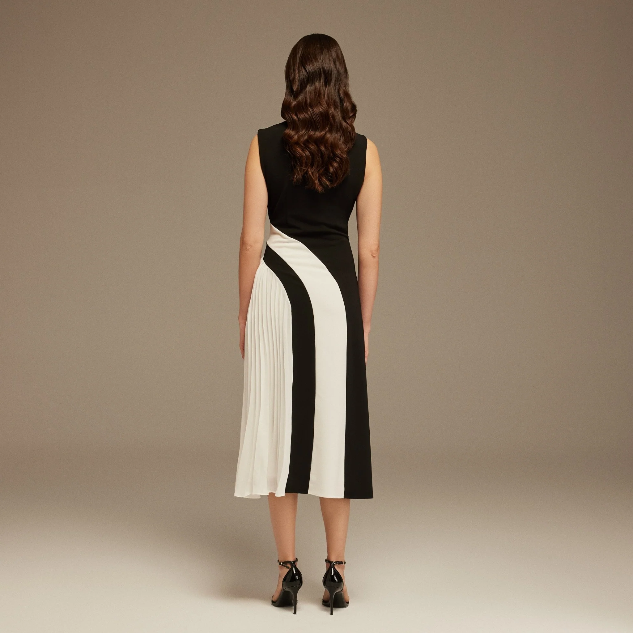 Sleeveless Crepe And Chiffon Dress - Image 4