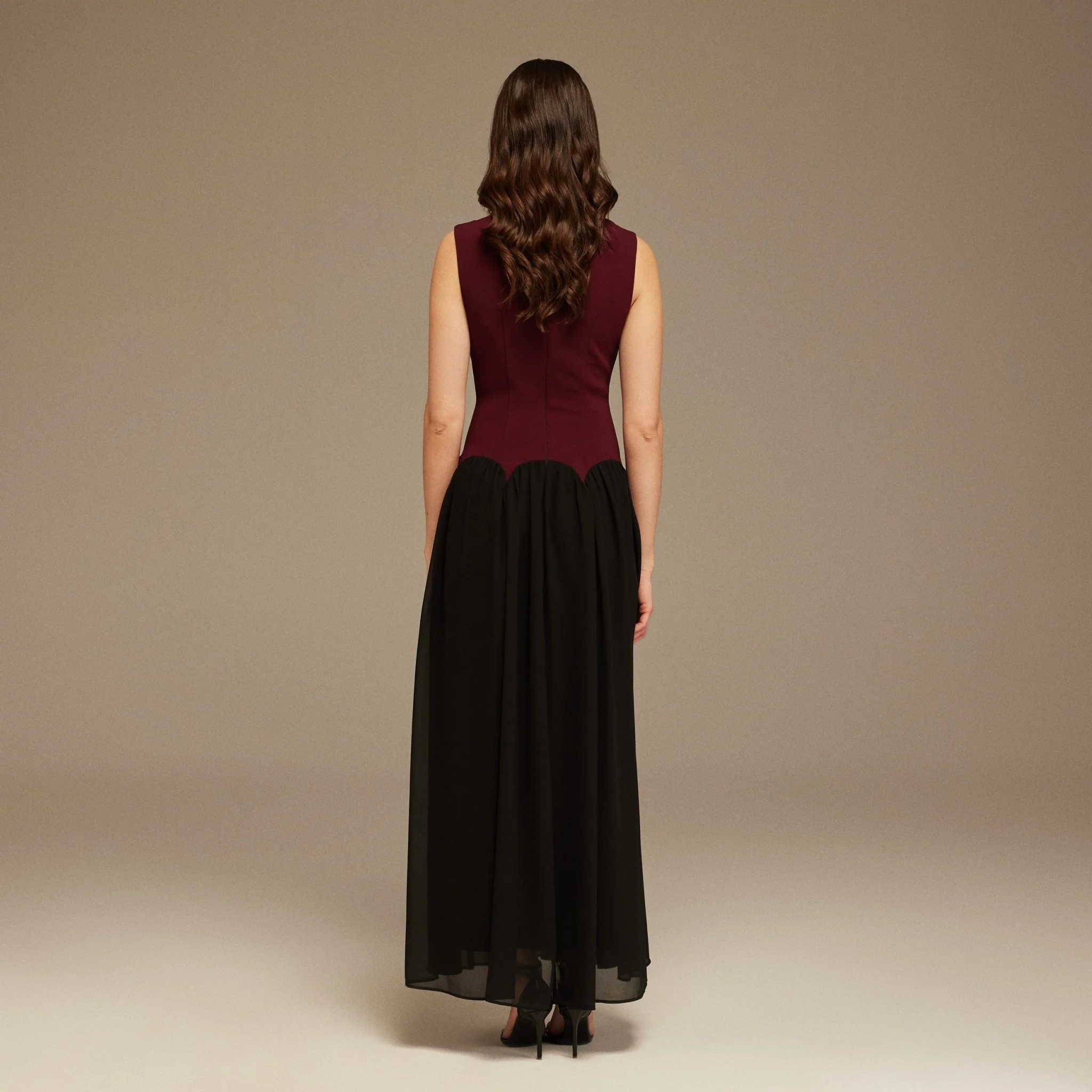 Black & Burgundy Sleeveless Crepe And Chiffon Pleated Dress - Image 4